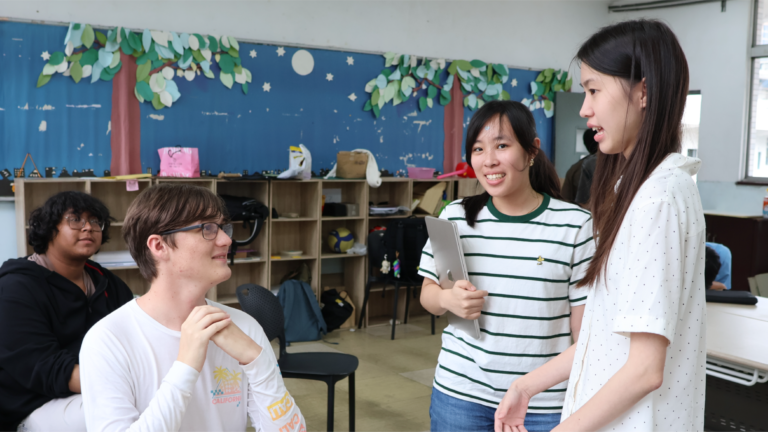 美國High Tech High International高中生來台研究教育,從課堂交流到學生自主籌備的全英文工作坊,無界塾的孩子不只用英文溝通,更透過自己的專長與文化經驗,建立深度對話。