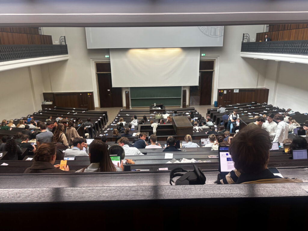 我們造訪德國多所大學，實際參與課程，對孩子來說，未來的自己也許可以在不同國家學習、生活，對於人生的想像因此變得更加寬廣。圖片來源：臺北市無界塾實驗教育機構。